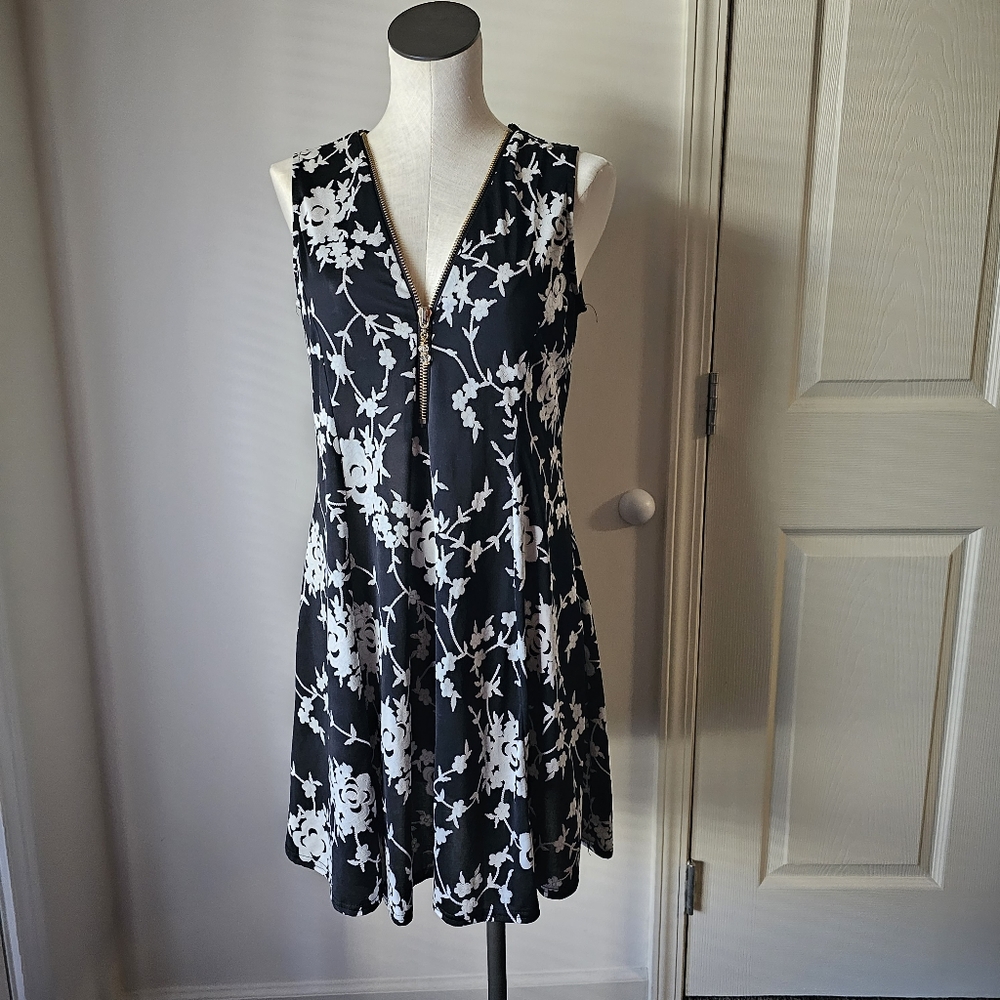 Shoreline Black and White Floral Aline Dress Size S